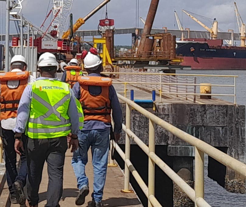 The quayside concrete structures and new terminals at Aratú