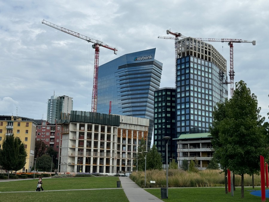 Nuova Tore Est and Nuova Torre Ouest office towers