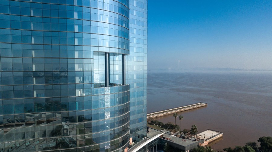 Designed by Guilherme Takeda, the project’s architect, the Parque do?Pontal?has sustainability features certified by AQUA-HQE to meet global environmental requirements.