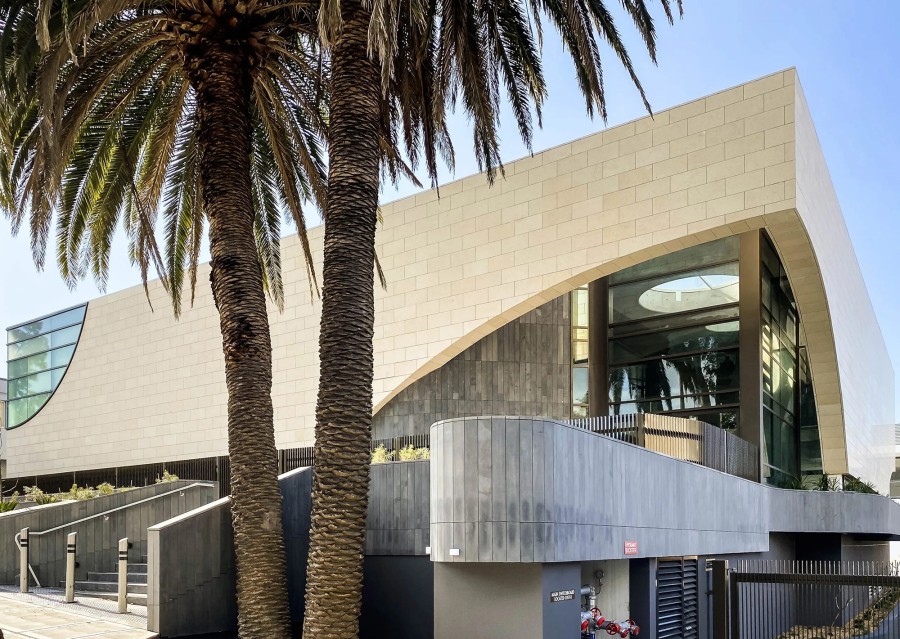 Bondi's elegant modernist synagogue