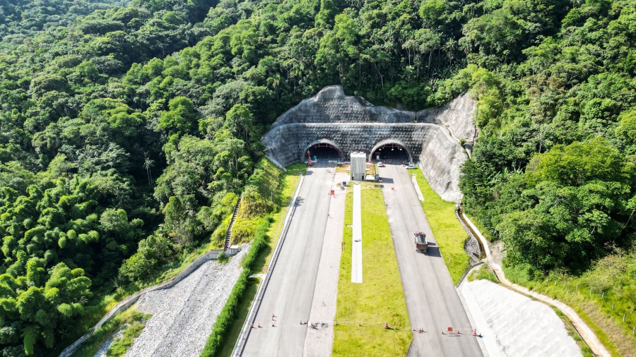 The two (1.6-km long) tunnels are the capstone of the BR-101 project to reduce road traffic congestion in the Florianópolis metropolitan area.